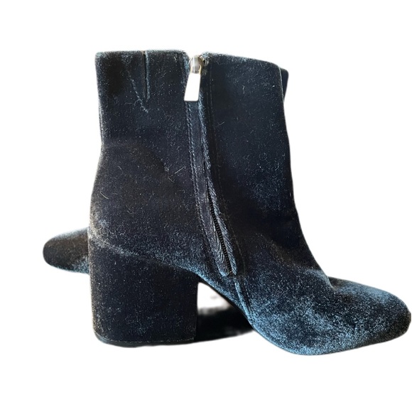 Kenneth Cole velvet heeled boot size 9 - Picture 7 of 9